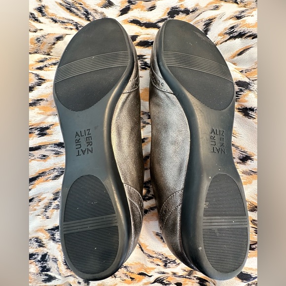 Gun metal gray brogue style flats - Picture 6 of 9